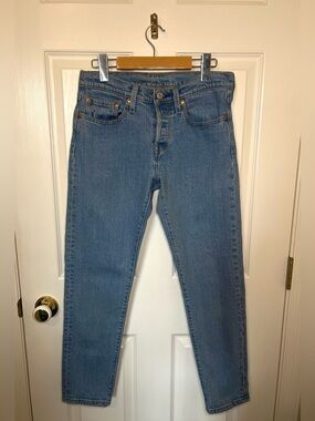 Women's Straight-Leg Denim Jeans in Medium Blue